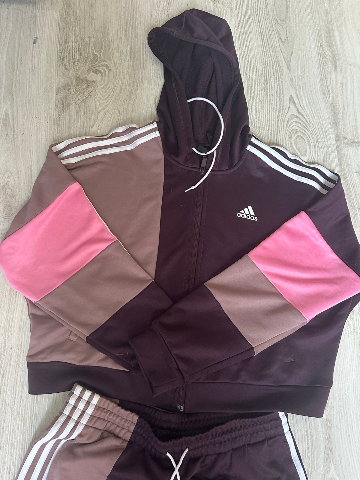 Adidas trainingspak - hoodie en broek, Meerkleurig, Ophalen, Maat 38/40 (M), Fitness of Aerobics
