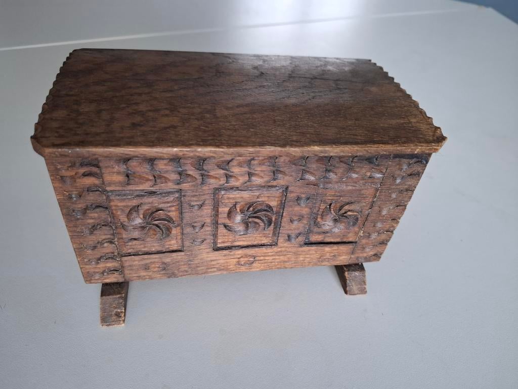 Mooi oud houten kistje met deksel en oude nagels, Ophalen of Verzenden