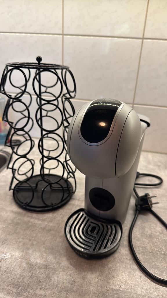 Dolce Gusto Genio S Touch zilver + cupshouder, Witgoed en Apparatuur, Koffiezetapparaten, Ophalen, Zo goed als nieuw, Koffiemachine
