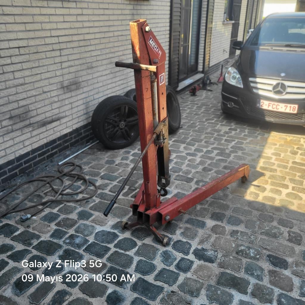 MEGA Krik voor motor of andere werkzaamheden (500-2000 kg), Ophalen of Verzenden, Gebruikt, Hydraulisch, Garagekrik