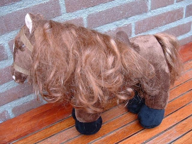 MOOI STAAND PAARD VELOURS BRUIN MET WITTE BLES ZWAR, Ophalen of Verzenden, Nieuw, Overige typen