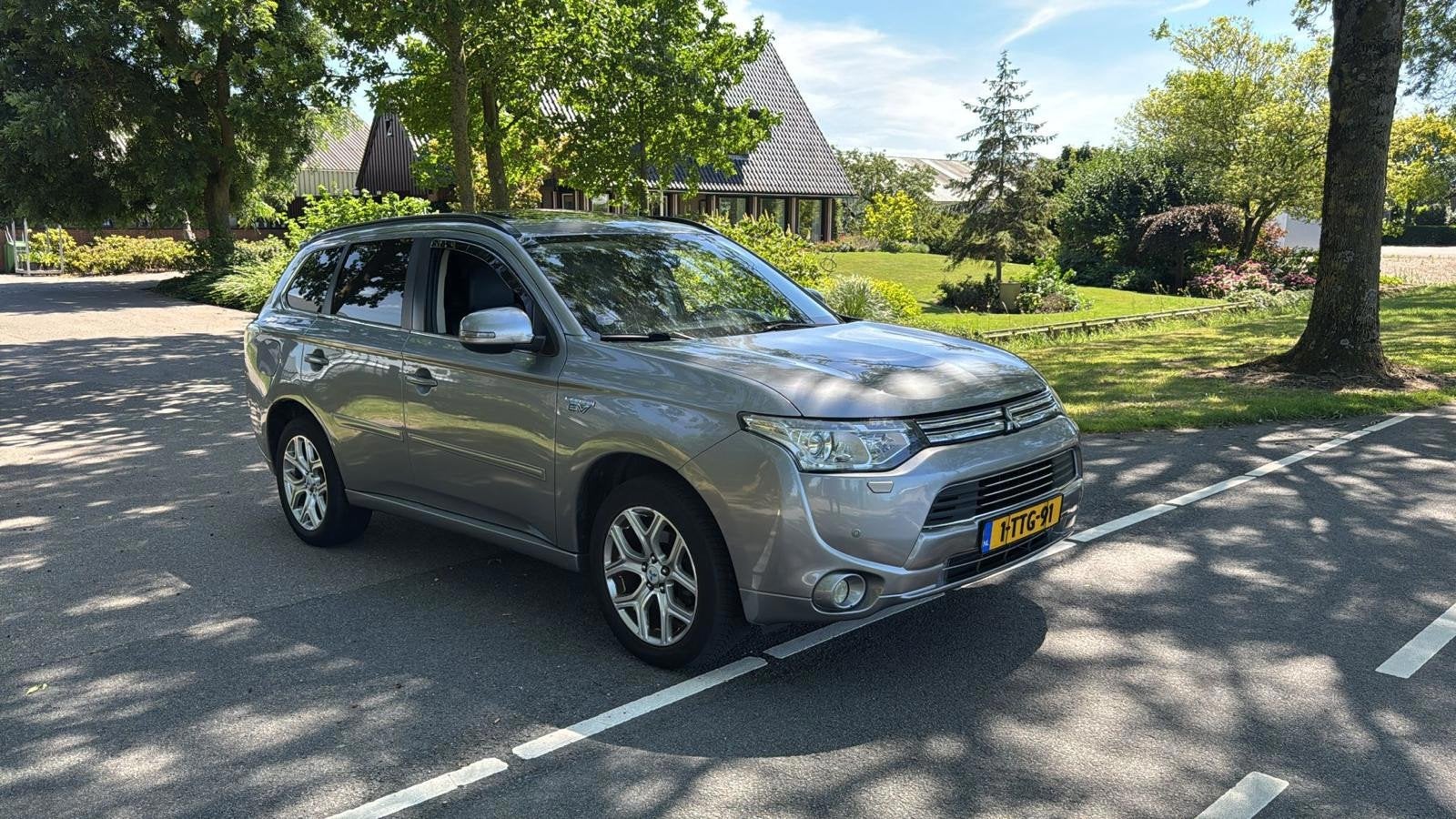 Mitsubishi Outlander 2.0 PHEV Instyle AUTOMAAT SCHUIFDAK GRI, Automatische klimaatregeling, 4 cilinders, Vierwielaandrijving, Hybride Elektrisch/Benzine