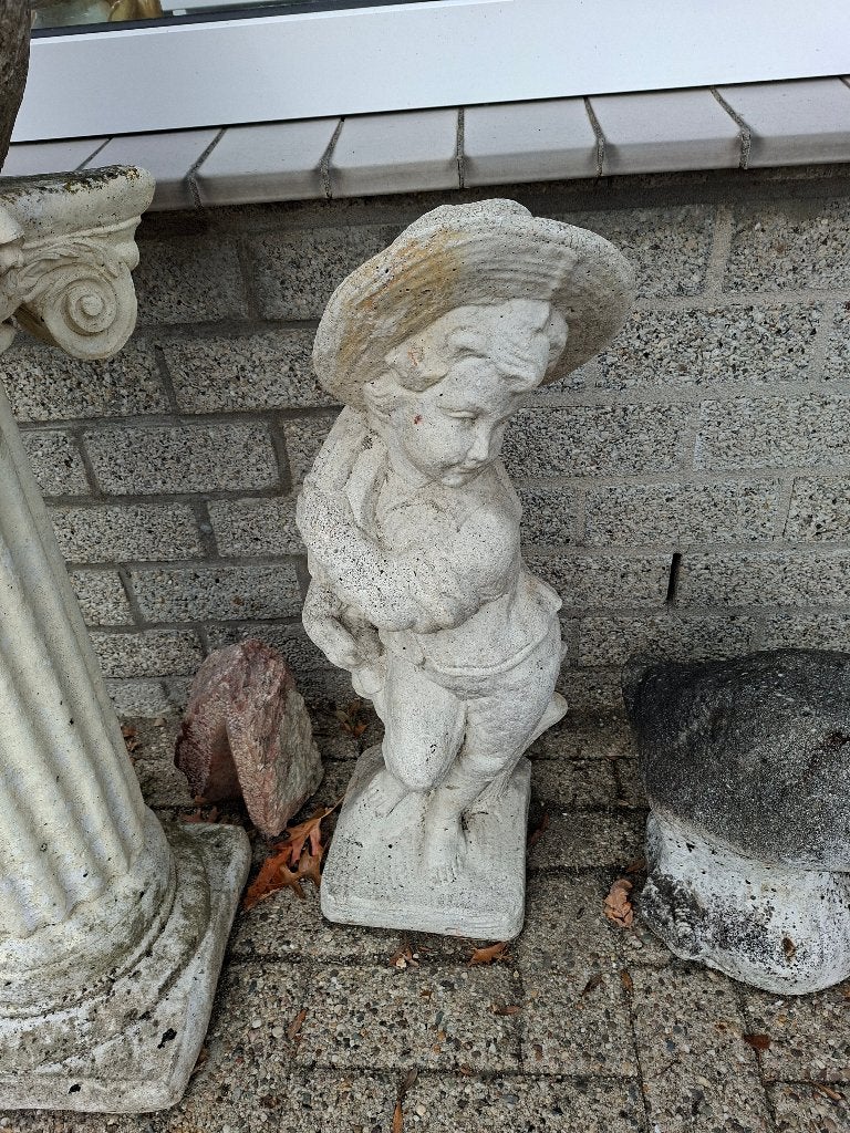 Charmant tuinbeeld van een jongen met een hoed., Ophalen, Gebruikt, Steen