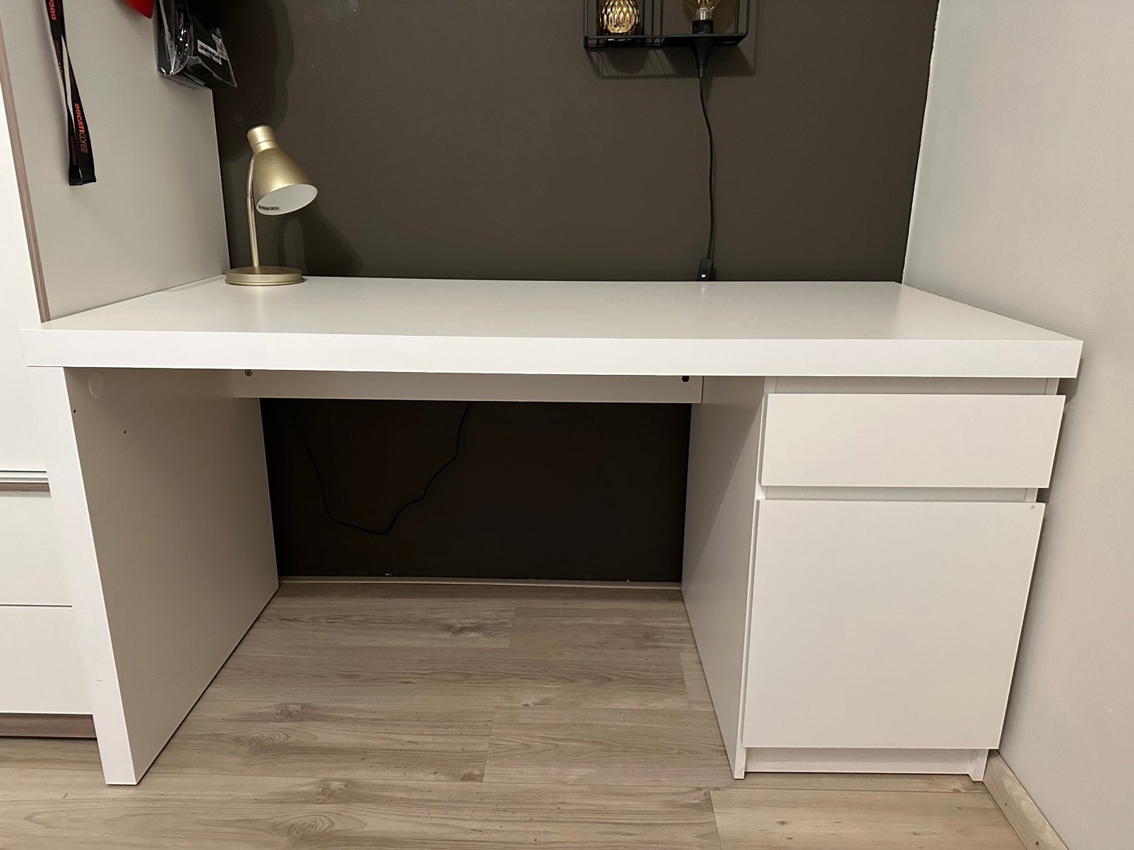 Modern wit bureau van IKEA Malm, Huis en Inrichting, Bureaus, Ophalen, 65 cm, Spaanplaat of MDF, Zo goed als nieuw
