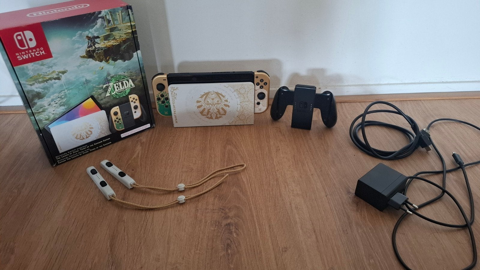 Nintendo Switch OLED Zelda Tears of the Kingdom Editie, Spelcomputers en Games, Ophalen of Verzenden, Zo goed als nieuw, Met 2 controllers