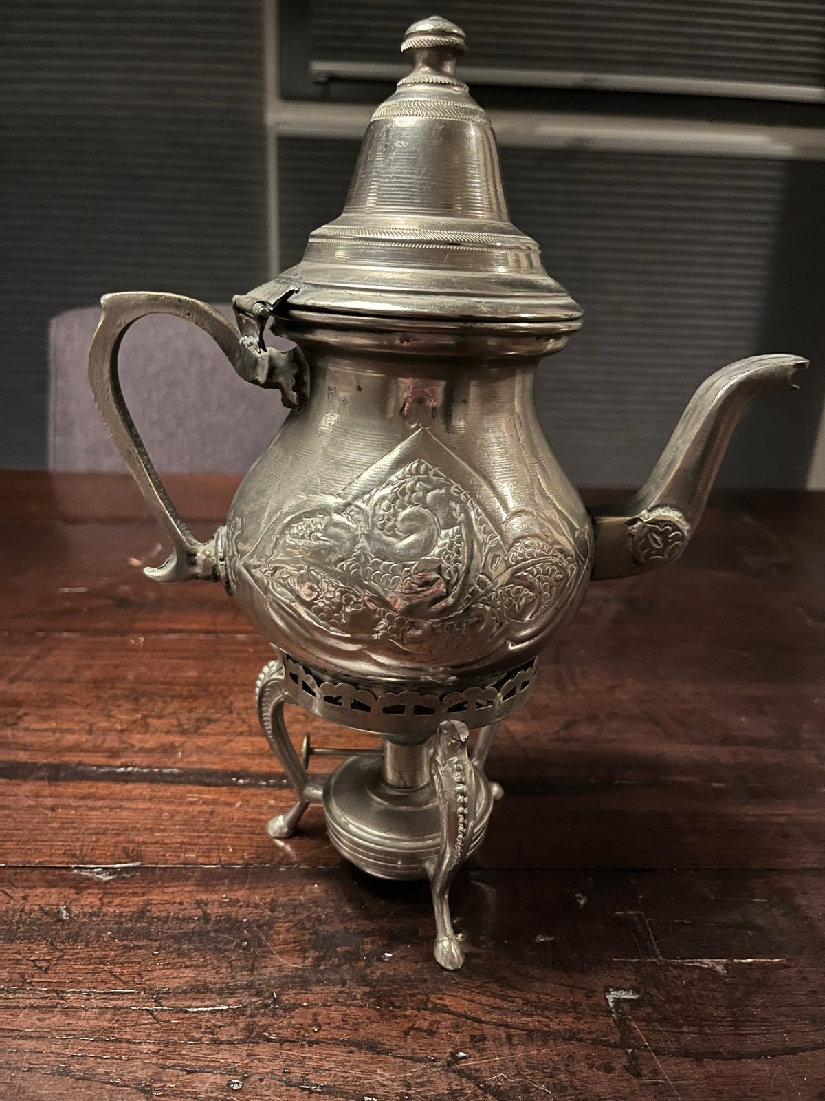 Antieke Marokkaanse theepot met onderstel, Ophalen of Verzenden