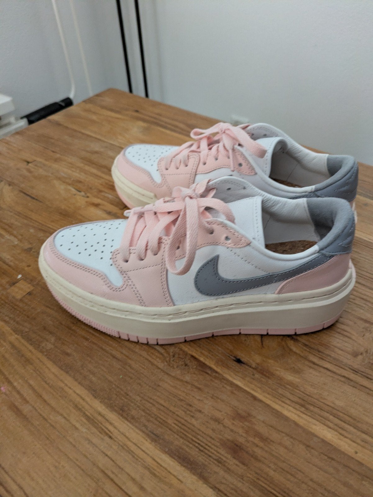Jordan Nike Air elevate low atmosphere maat 38, Kleding | Dames, Schoenen, Nike Air Jordan, Ophalen of Verzenden, Roze, Sneakers of Gympen