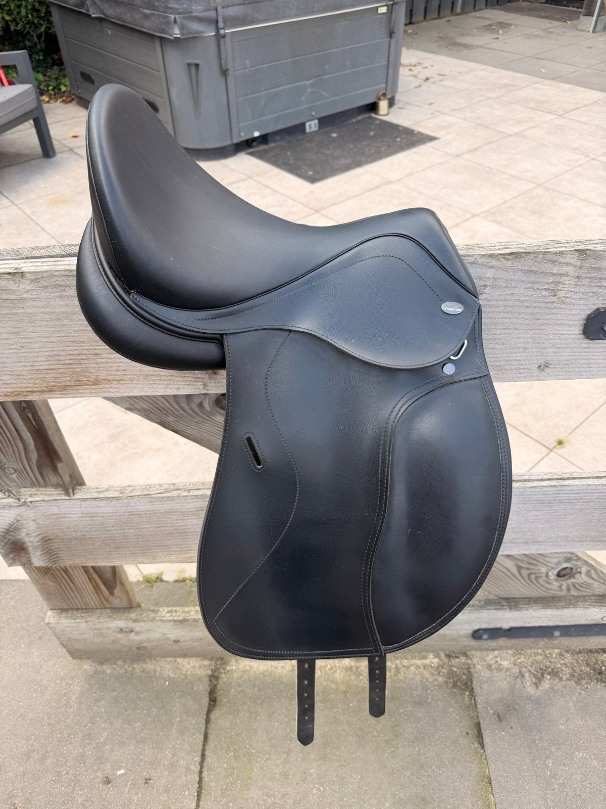 Zgan Tekna dresuurzadel 15 inch S line, Dieren en Toebehoren, Paarden en Pony's | Zadels, Ophalen of Verzenden, Zo goed als nieuw