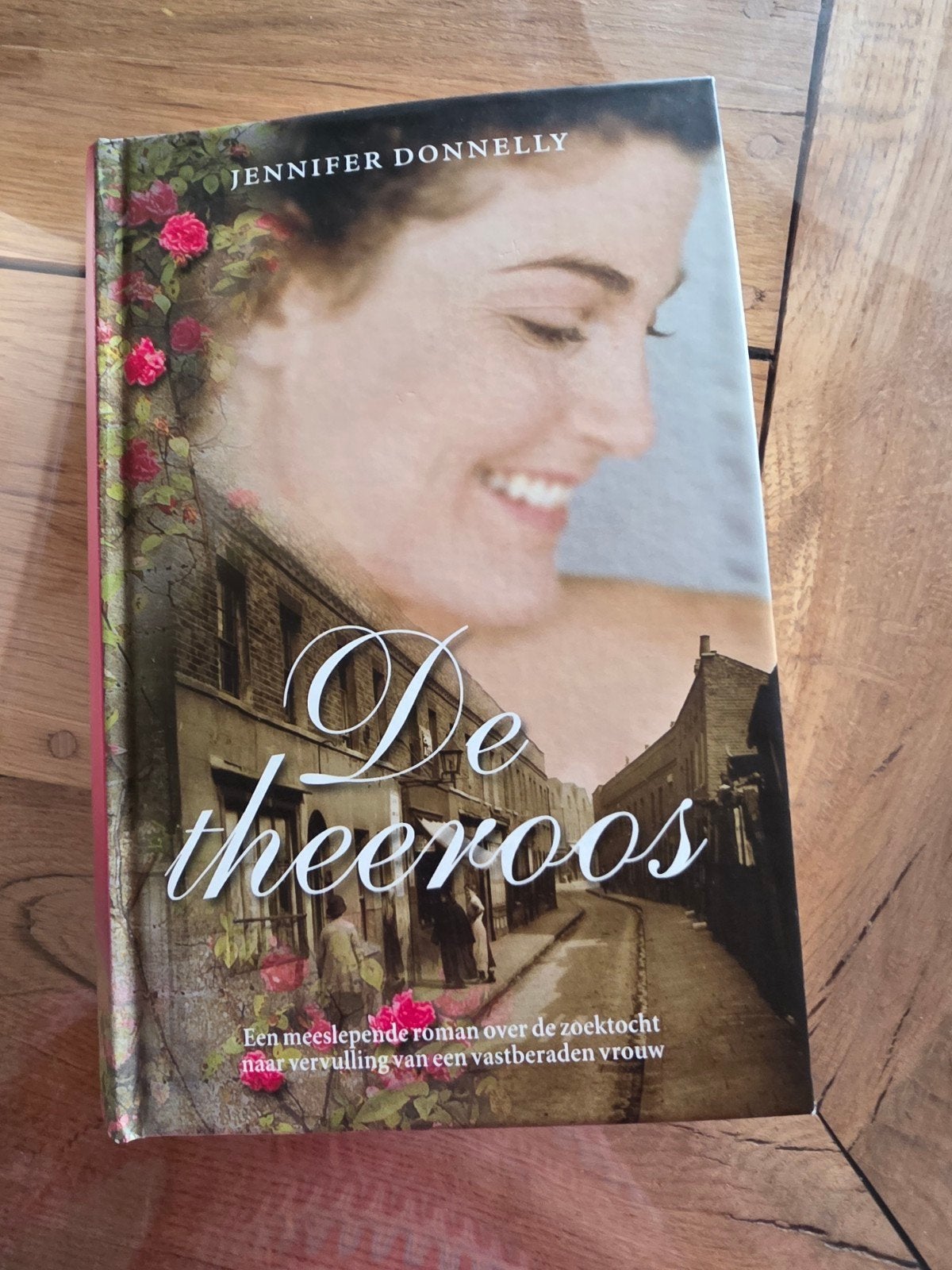 De Theeroos - Jennifer Donnelly (Roman), Ophalen of Verzenden, Gelezen, Jennifer Donnelly, Nederland
