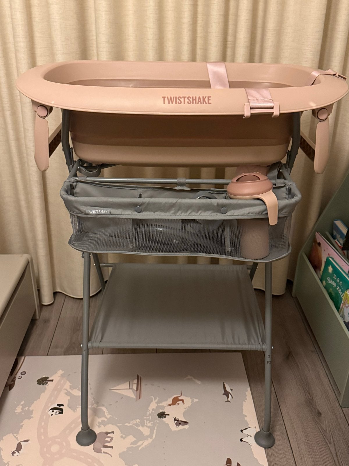 Twistshake opvouwbaar babybadje met standaard en accessoires, Kinderen en Baby's, Zo goed als nieuw, Badje, Standaard, Ophalen