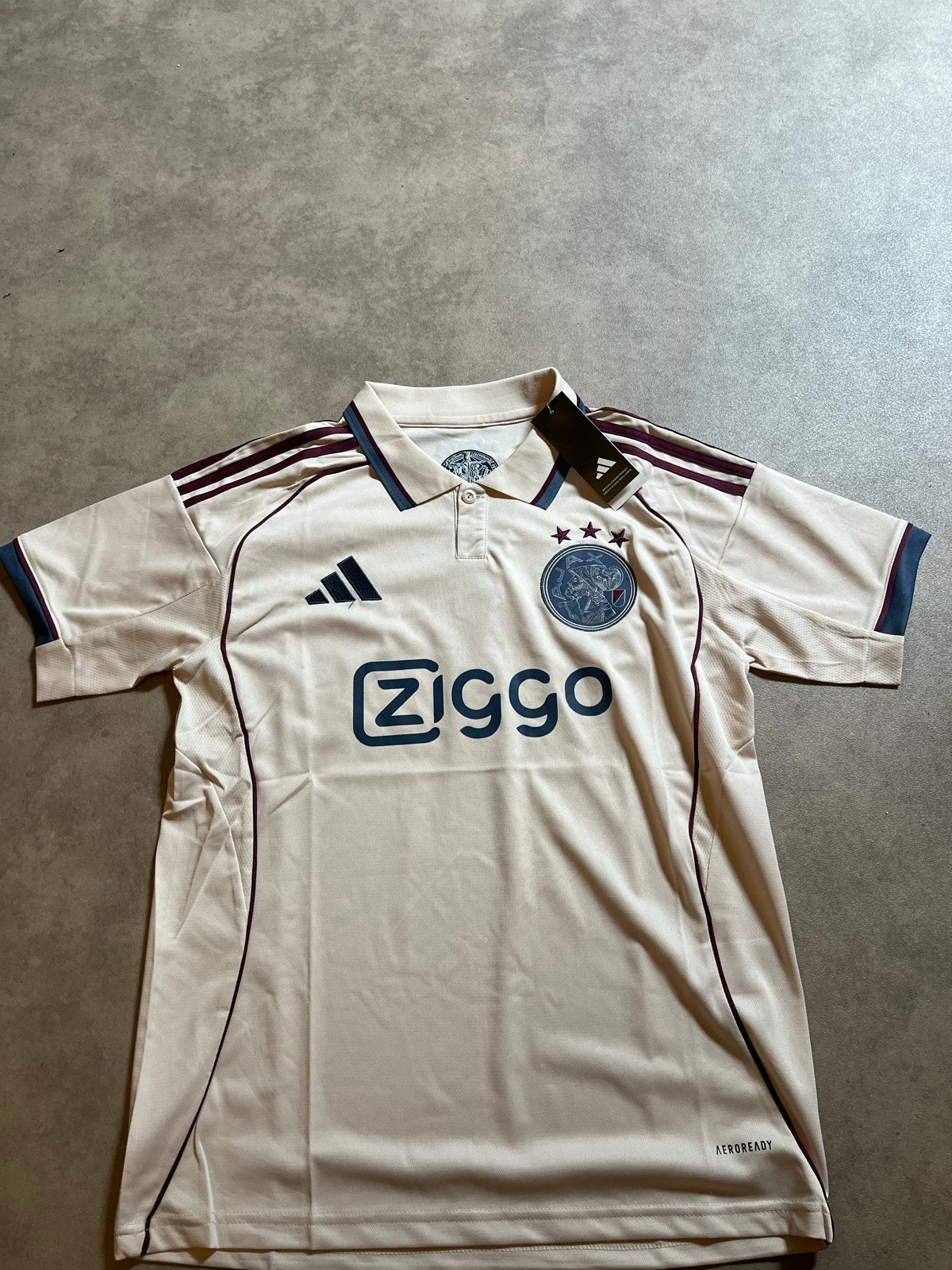 Ajax tenue 2025/2026 - Maten M en XL beschikbaar, Beige, Overige typen, Nieuw, Overige maten
