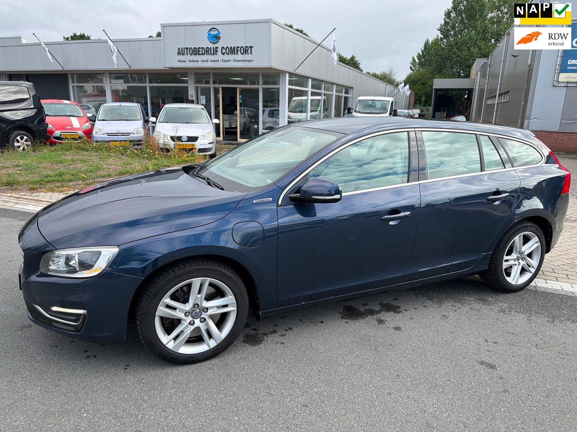 Volvo V60 2.4 D6 AWD Plug-In Hybrid Summum, Auto's, Volvo, Automaat, Beige, Blauw, Vierwielaandrijving