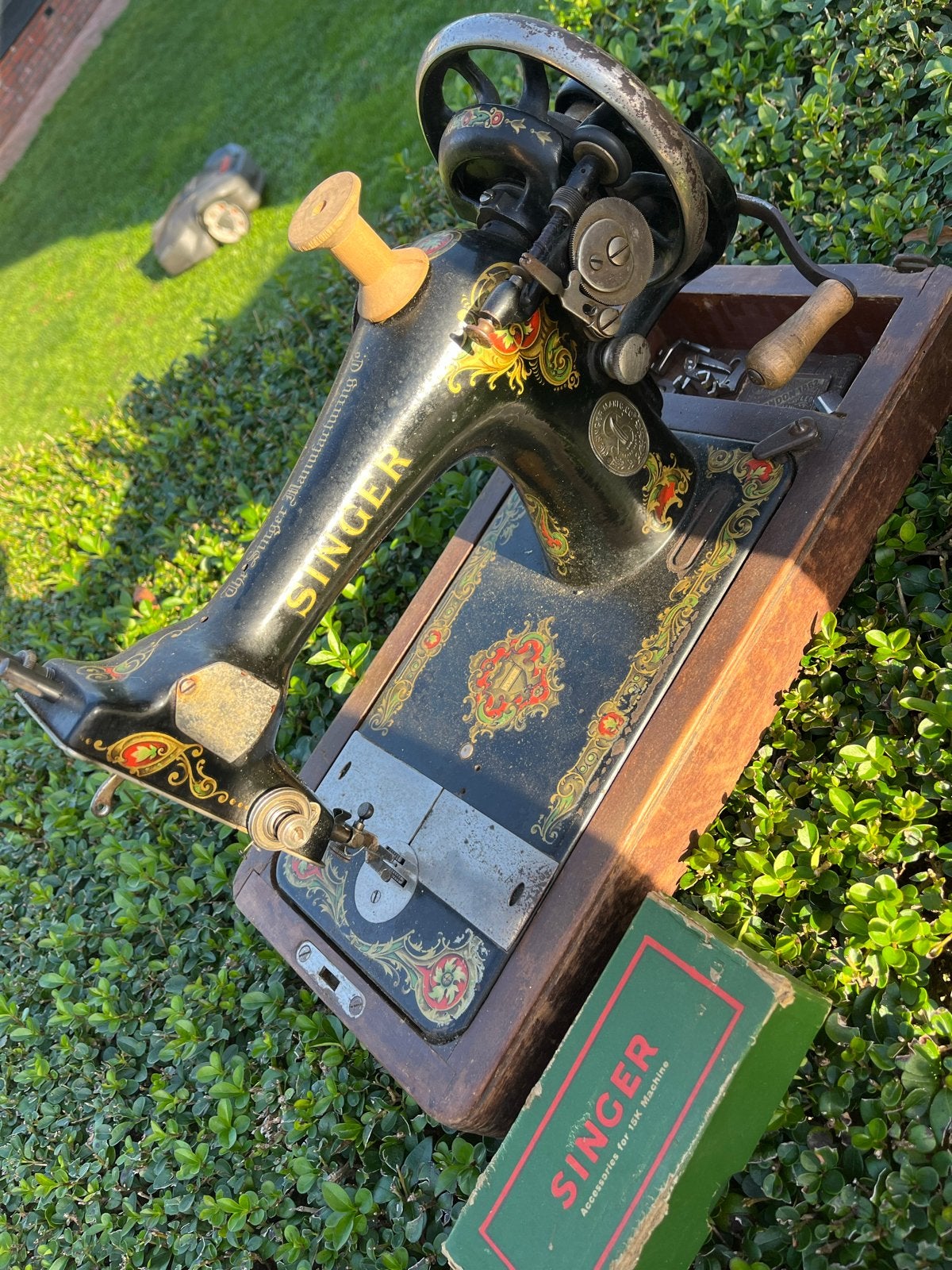 Antieke Singer Naaimachine met Accessoires en Koffer, Ophalen of Verzenden