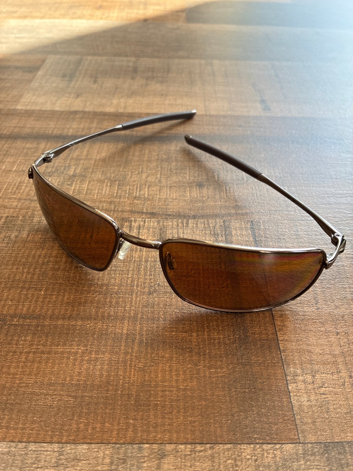 Oakley zonnebril bruin metaal, nauwelijks gebruikt., Gebruikt, Zonnebril, Bruin, Ophalen of Verzenden