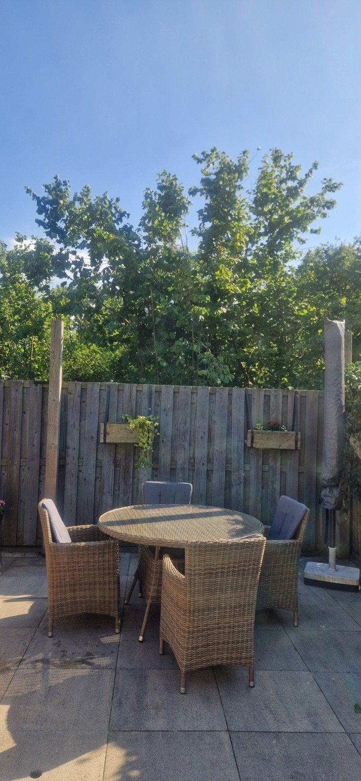 Ronde tuintafel 125 cm in zeer goede conditie, Ophalen, Zo goed als nieuw, Tuinset, Eettafel