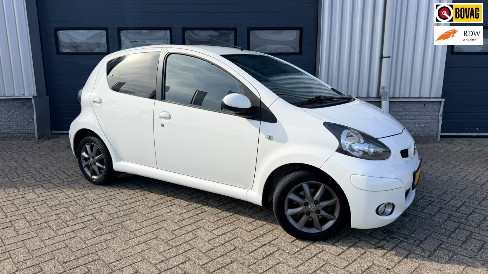 Toyota Aygo 1.0-12V Dynamic Navigator - Airco - Elektrische