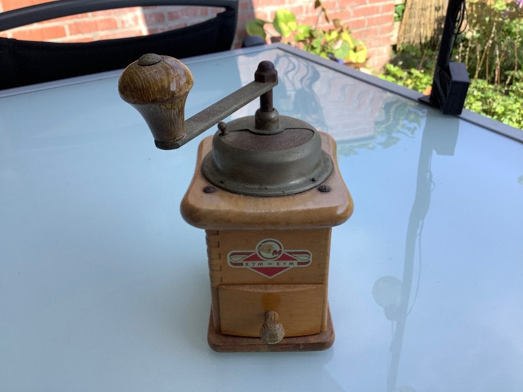 Vintage koffiemolen, Ophalen