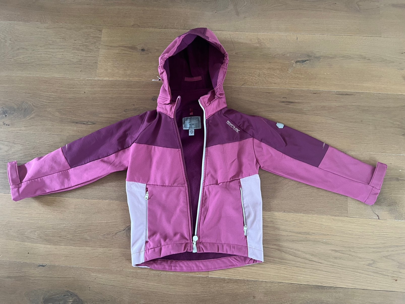 Softshell jasje, maat 116, Kinderen en Baby's, Kinderkleding | Maat 116, Ophalen, Zo goed als nieuw, Meisje, Jas