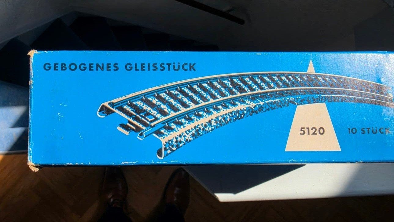 Märklin M-rails: 2 dozen gebogen 1 doos rechte., Ophalen of Verzenden