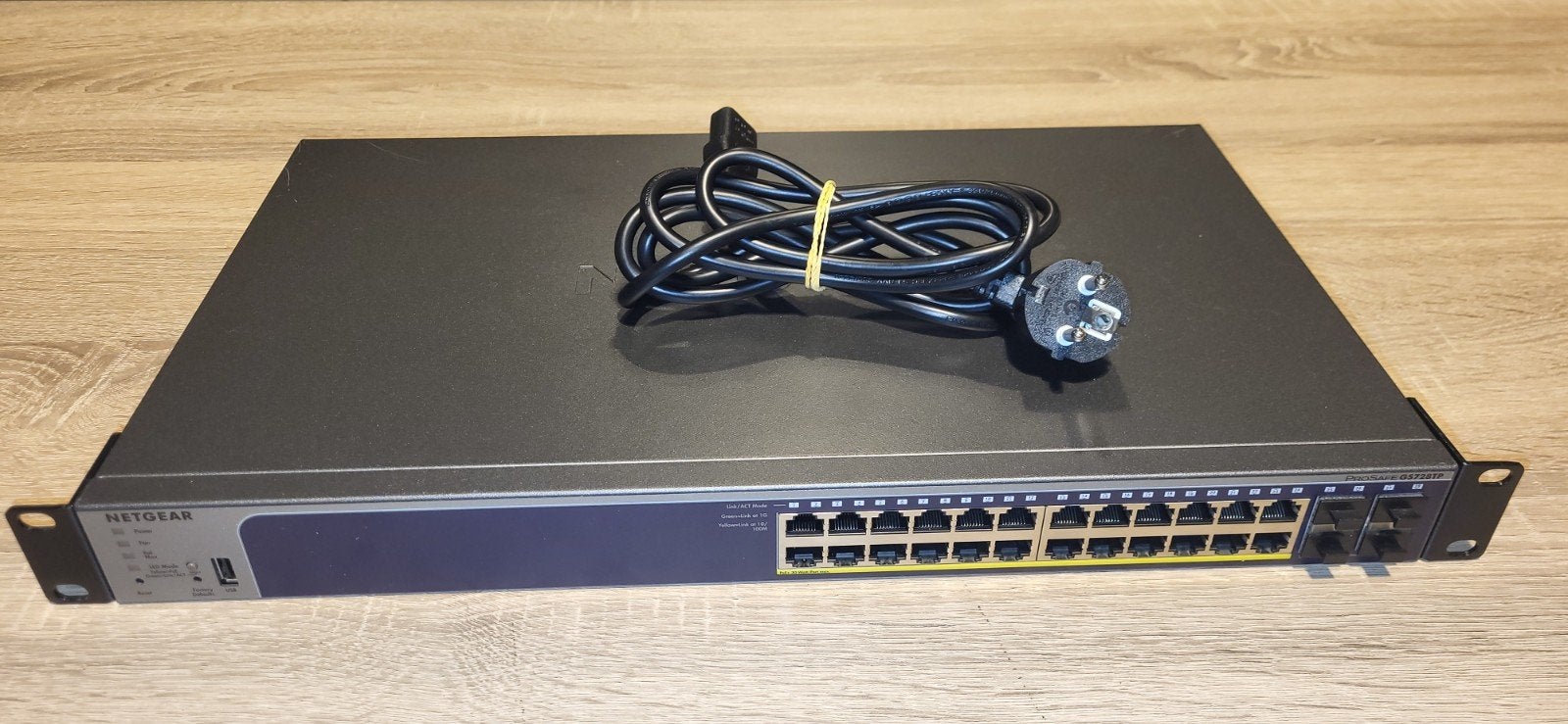 Netgear GS728TPv2 PoE+ Gigabit Smart Managed Pro Switch, Computers en Software, Netwerk switches, Ophalen of Verzenden, Zo goed als nieuw