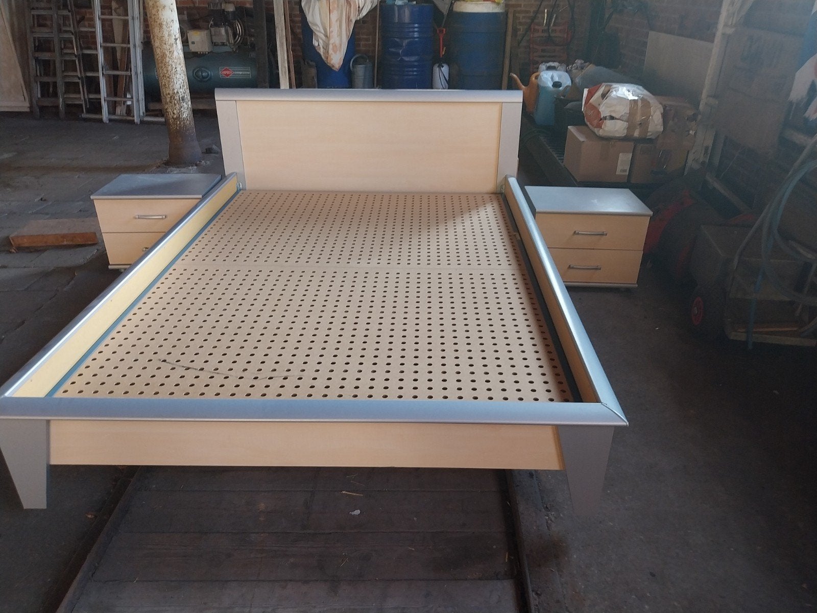 twee persoonsbed met nachtkastjes - Zo goed als nieuw, Overige kleuren, Zo goed als nieuw, Twijfelaar, 200 cm