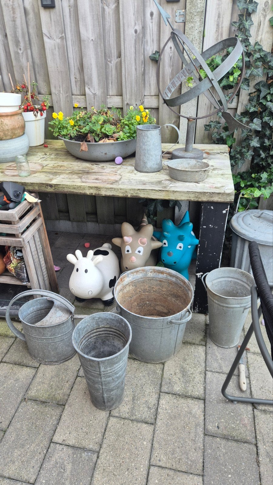 Diverse zinken potten, gieter en schaal, Ophalen