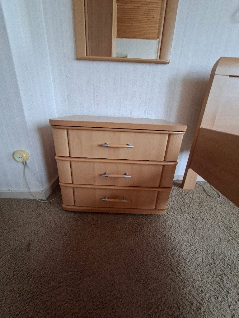 Mooi 3 lade nachtkastje, Huis en Inrichting, Slaapkamer | Nachtkastjes, Ophalen, Zo goed als nieuw, 45 tot 65 cm, 55 tot 70 cm