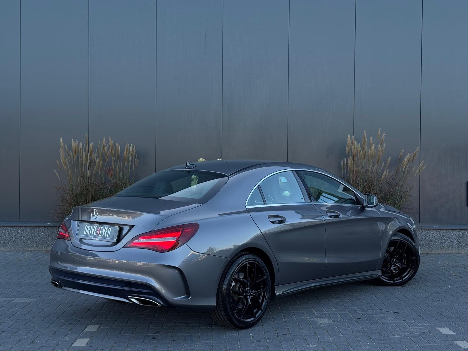 Mercedes-Benz CLA-klasse 180 AMG Night NAVI|LEDER|LED|SPORTV, Auto's, Gebruikt, 4 cilinders, Met garantie (alle), Stoelverwarming