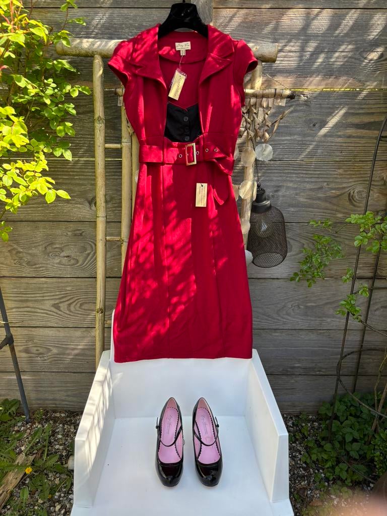 Rood jurkje met ceintuur Lindy Bop  maat 38 nieuw, Maat 38/40 (M), Nieuw, Ophalen of Verzenden, Knielengte