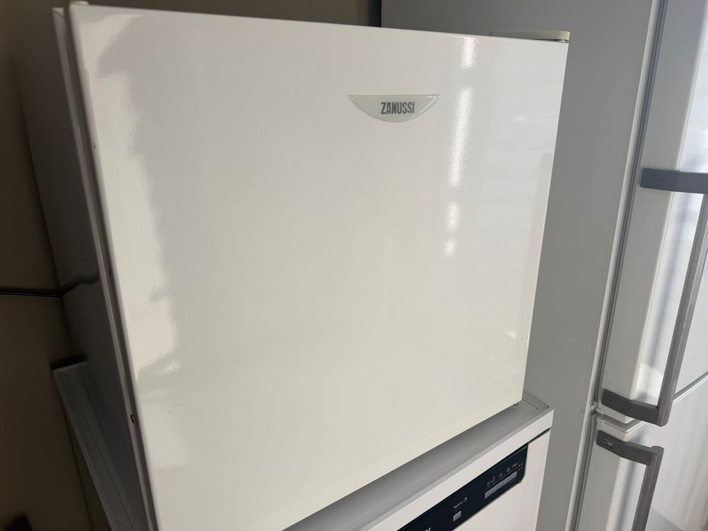 Zanussi Vriezer 50 liter - Compact en Energiezuinig, Witgoed en Apparatuur, Gebruikt, Minder dan 85 cm, Minder dan 60 cm, Vrijstaand