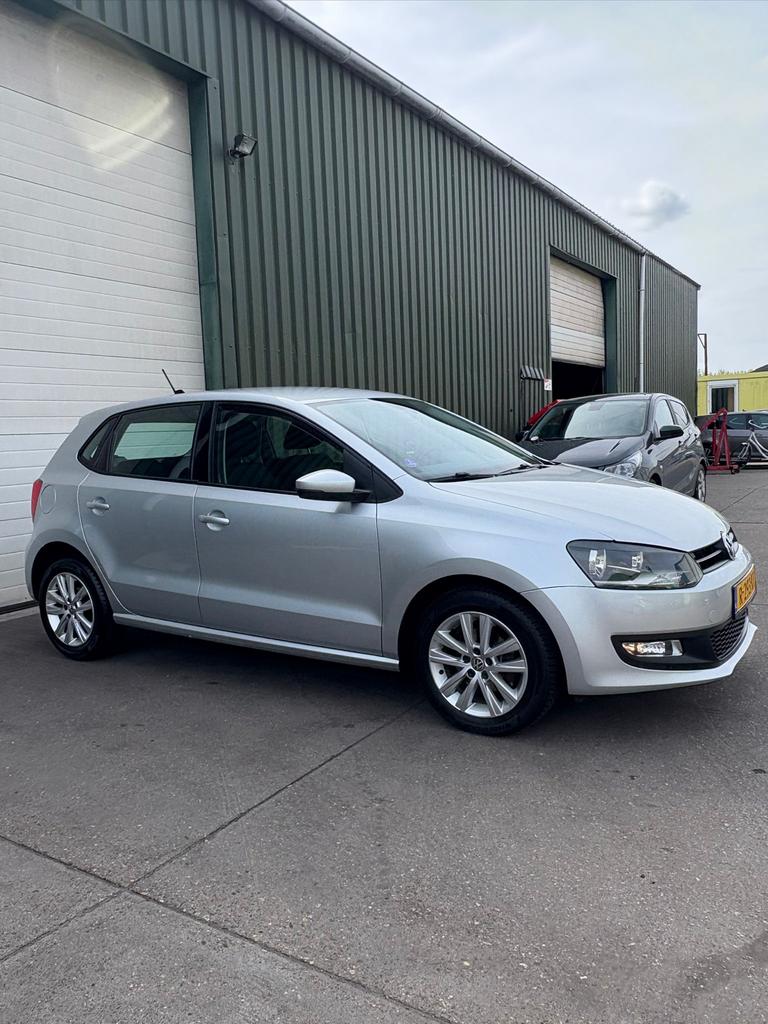 Volkswagen Polo 1.2 TSI 77KW 2011 Grijs, Auto's, Voorwielaandrijving, Stof, 40 €/maand, 988 kg