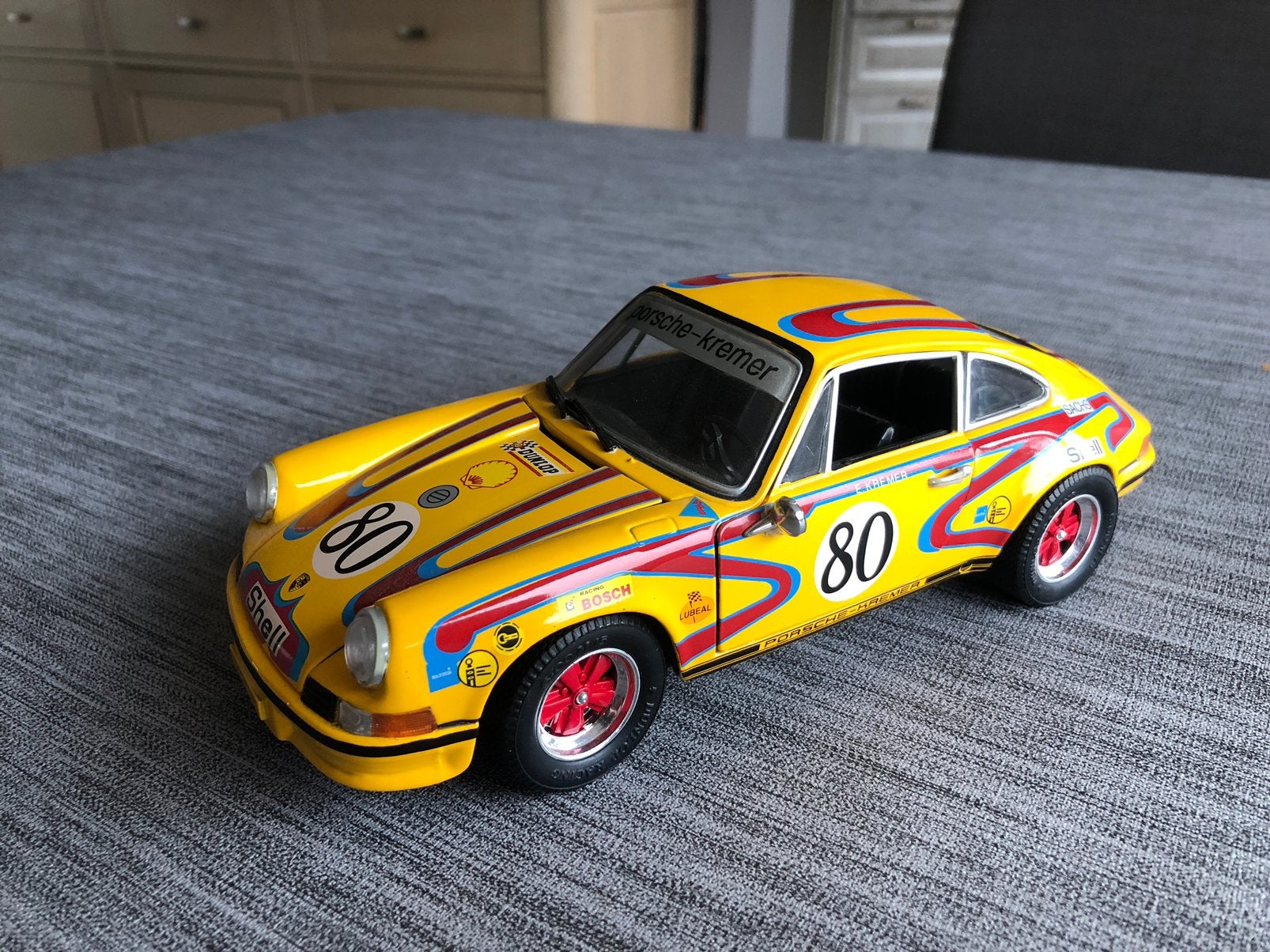 Universal hobbies 1/18 Porsche 911 van e.kremer zonder doos, Ophalen, Zo goed als nieuw, Auto, Overige merken