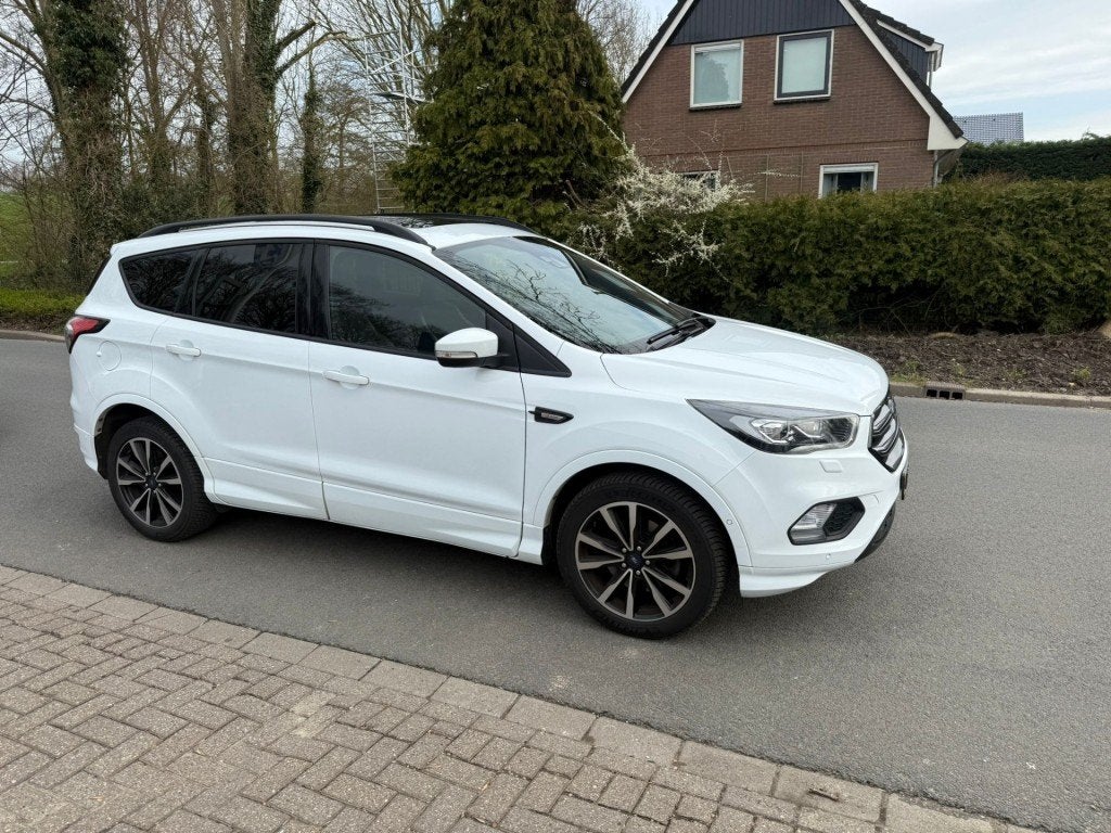 Ford KUGA ecoboost ST Line*automaat*trekhaak*ECC*apple/andro, Auto's, Ford, Automaat, 4 cilinders, Met garantie (alle), Wit