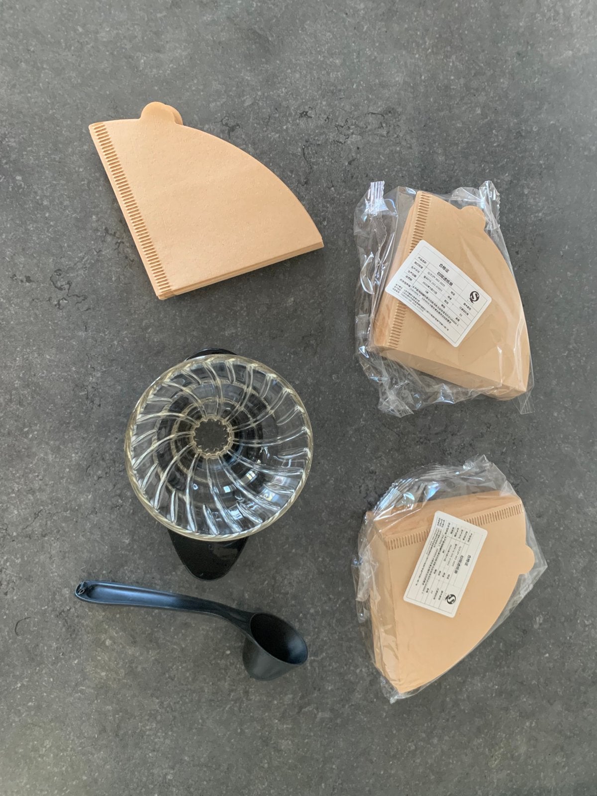 Hario v60 dripper maat 1 incl 250+ filters en maatschep, Ophalen of Verzenden, Zo goed als nieuw, Koffiemachine
