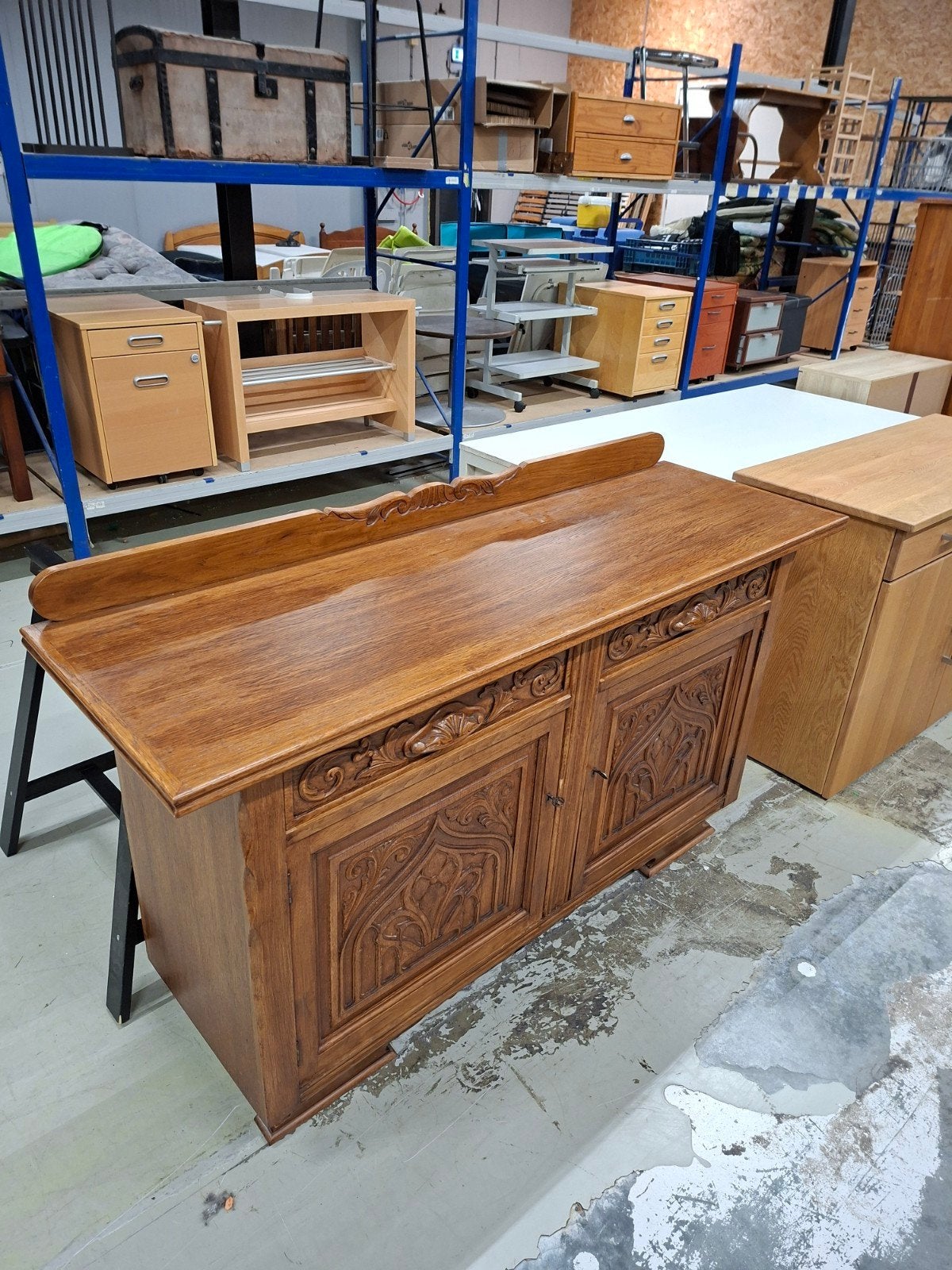 Antiek dressoir met houtsnijwerk, Ophalen