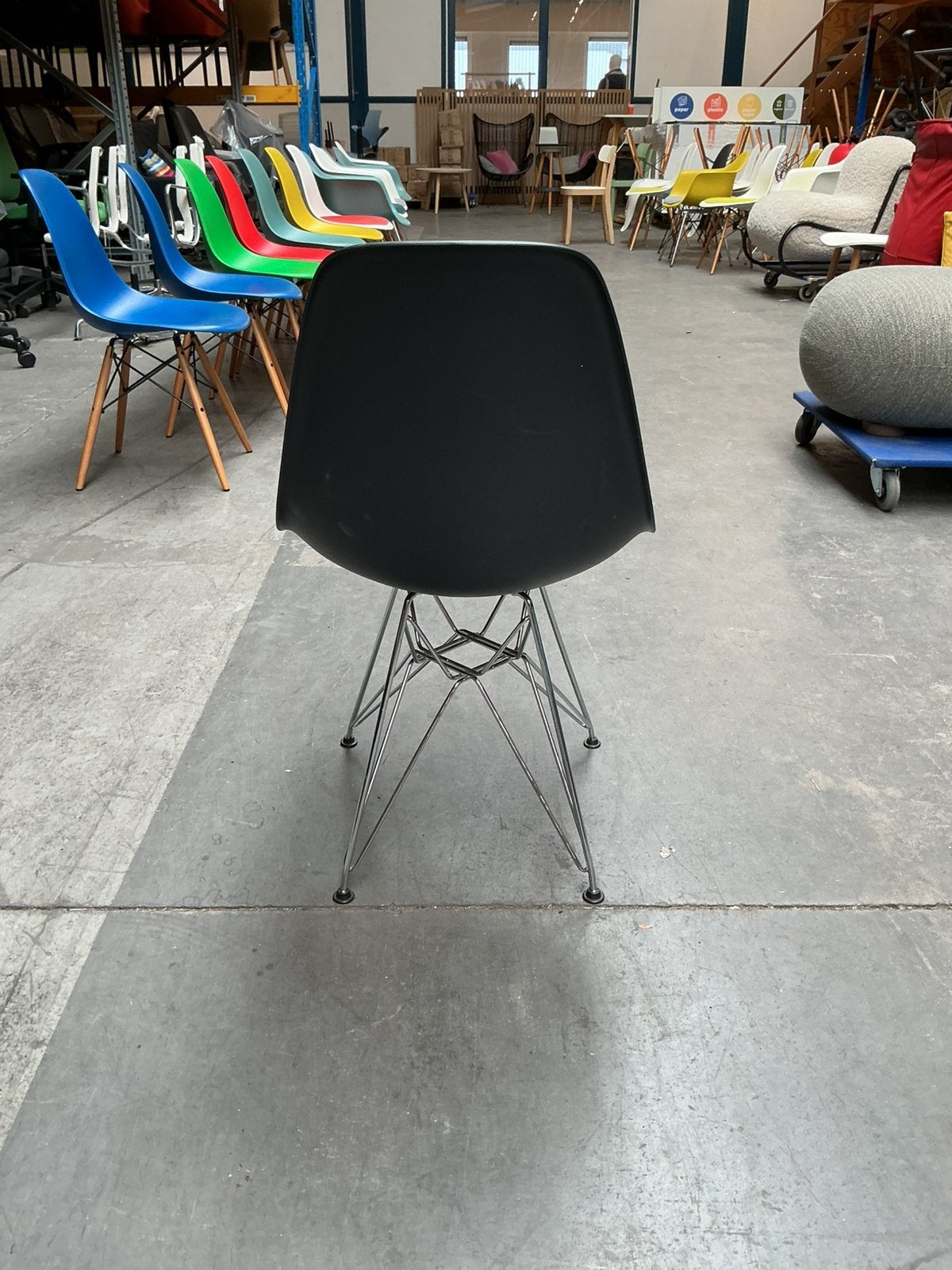 Vitra Eames Plastic Chair DSR | Stoelen | Chroom Frame, Huis en Inrichting, Stoelen, Gebruikt, Stof, -, Zwart