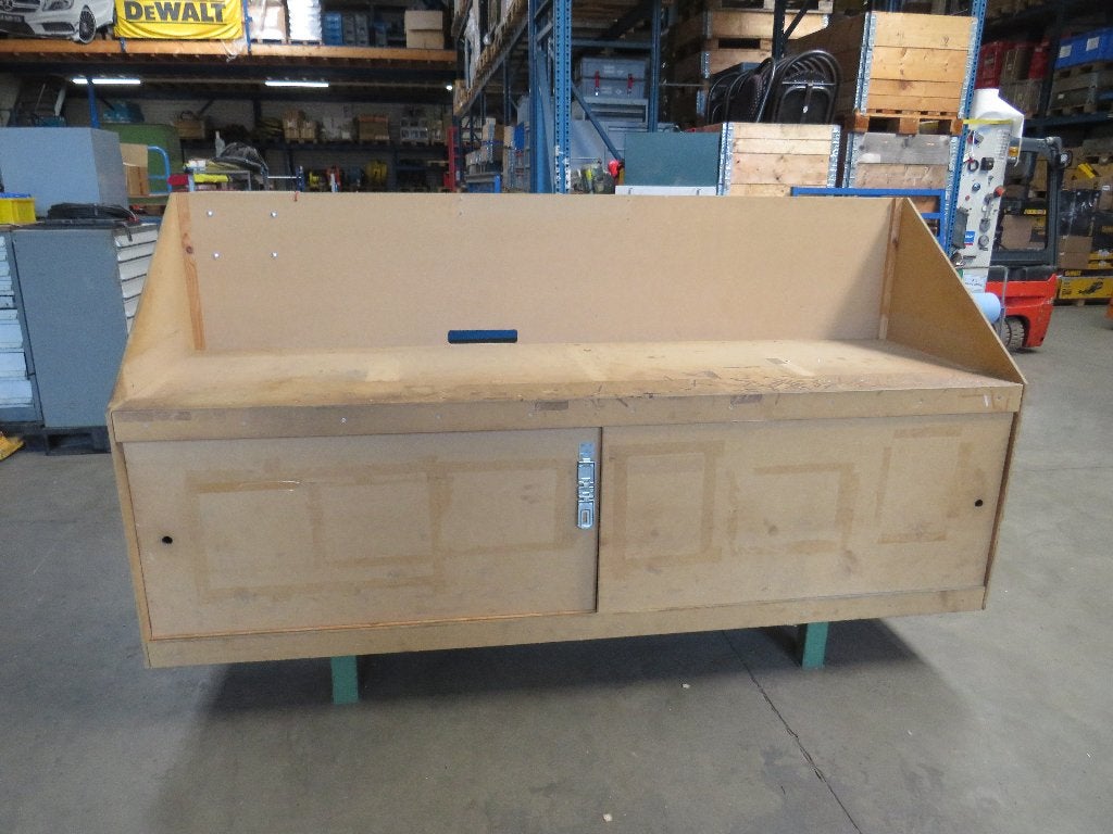 werkbank werktafel inpaktafel met schuifdeuren, Doe-het-zelf en Verbouw, Werkbanken, Ophalen, Gebruikt, Zandhaarweg, 170 cm of meer
