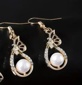 prachtige nieuwe elegante Gouden Hangers met Parel en Strass, Overige materialen, Hangers, Nieuw, Ophalen of Verzenden