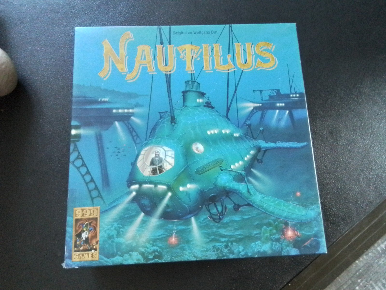 Nautilus Bordspel: Diepzee Avontuur van 999 Games, Hobby en Vrije tijd, Gezelschapsspellen | Bordspellen, Zo goed als nieuw, Drie of vier spelers