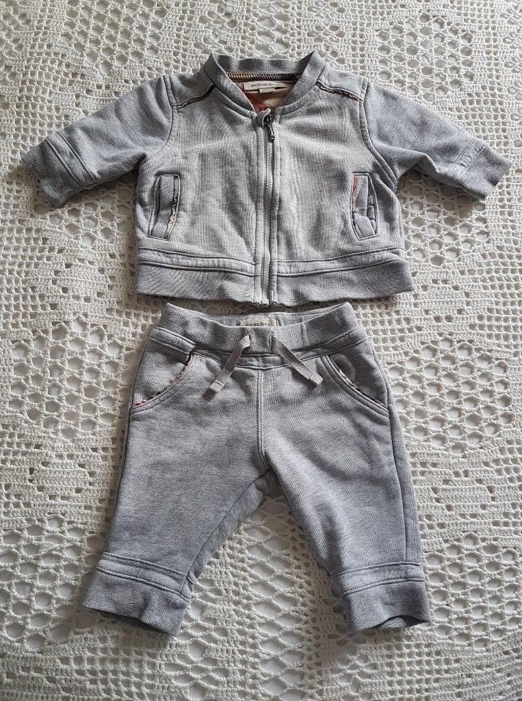 Burberry Baby pak (broek & vest) grijs 62, Verzenden, Zo goed als nieuw, Jongetje of Meisje, Overige typen