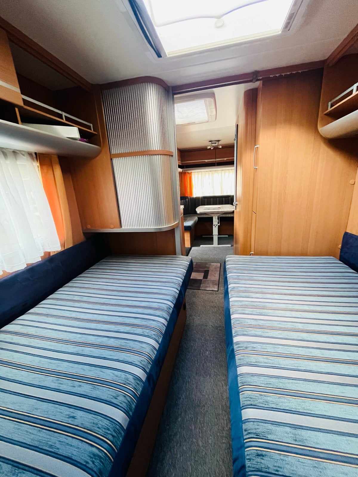 Wilk S3 530 Caravan te koop Comfortabel en mover en schotel, Caravans en Kamperen, Rondzit, Particulier, Schokbreker, 5 tot 6 meter