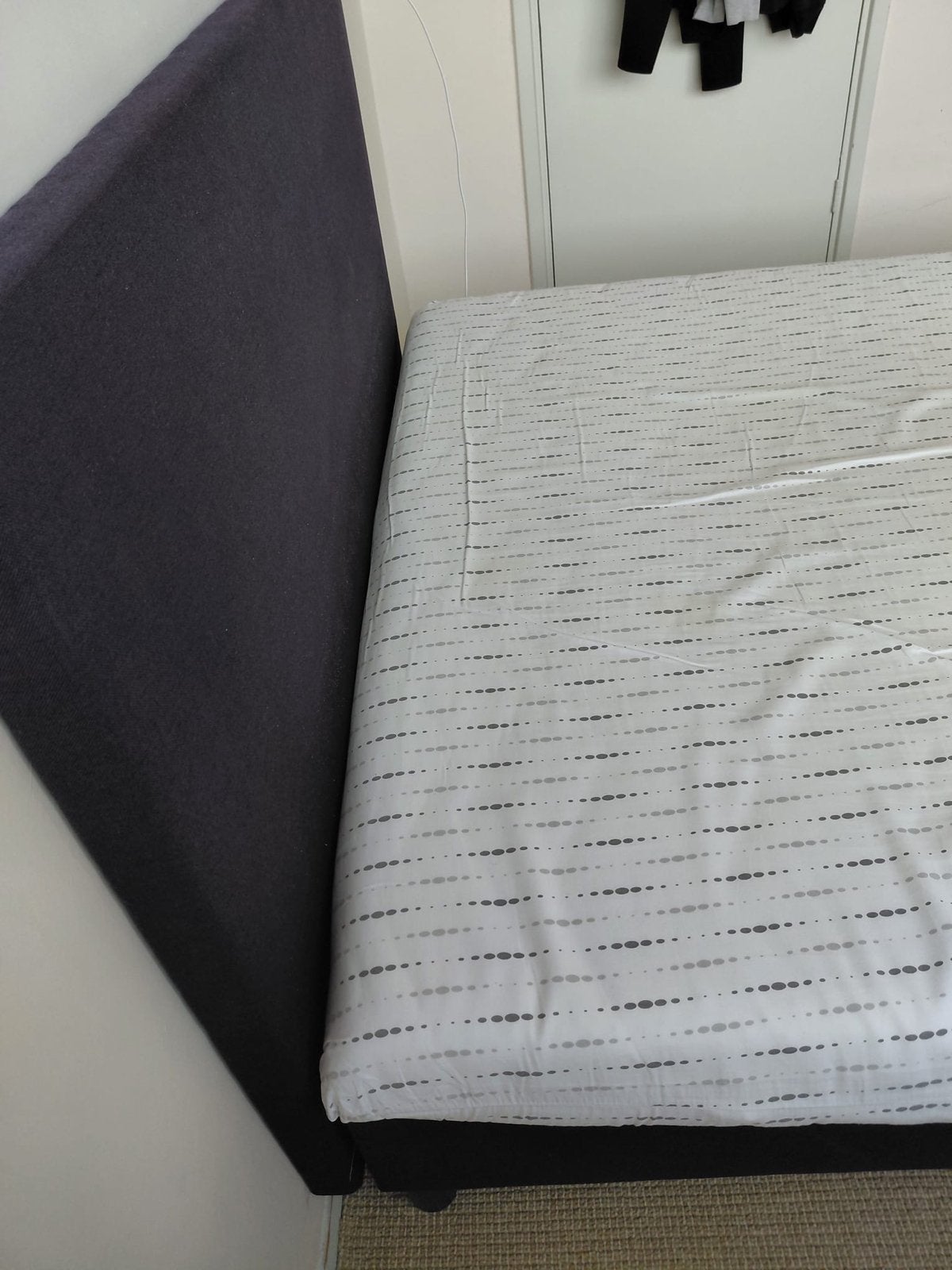 Comfortabel tweepersoonsbed met hoofdbord, Ophalen, Gebruikt, Zwart, Tweepersoons