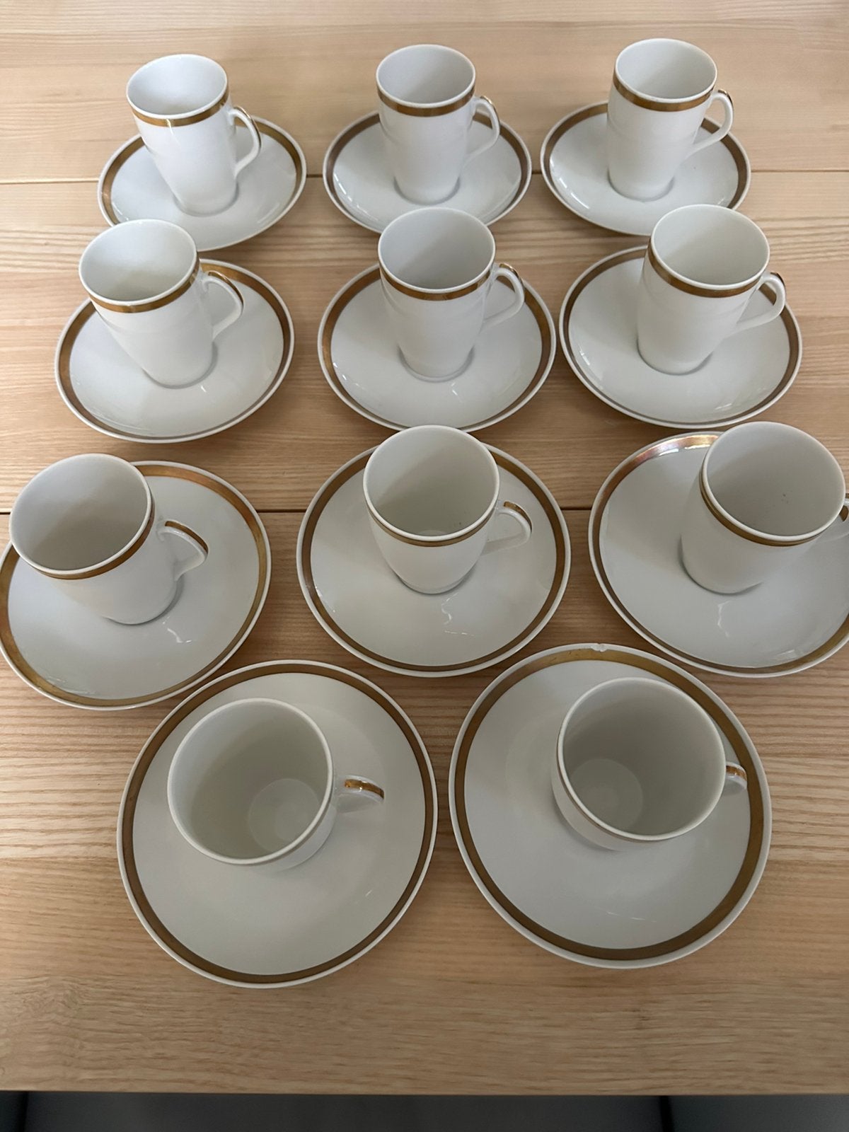 Mosa 11 koffiekop + schotels wit porselein brede gouden rand, Ophalen of Verzenden, Zo goed als nieuw, Overige stijlen, Kop(pen) en/of Schotel(s)