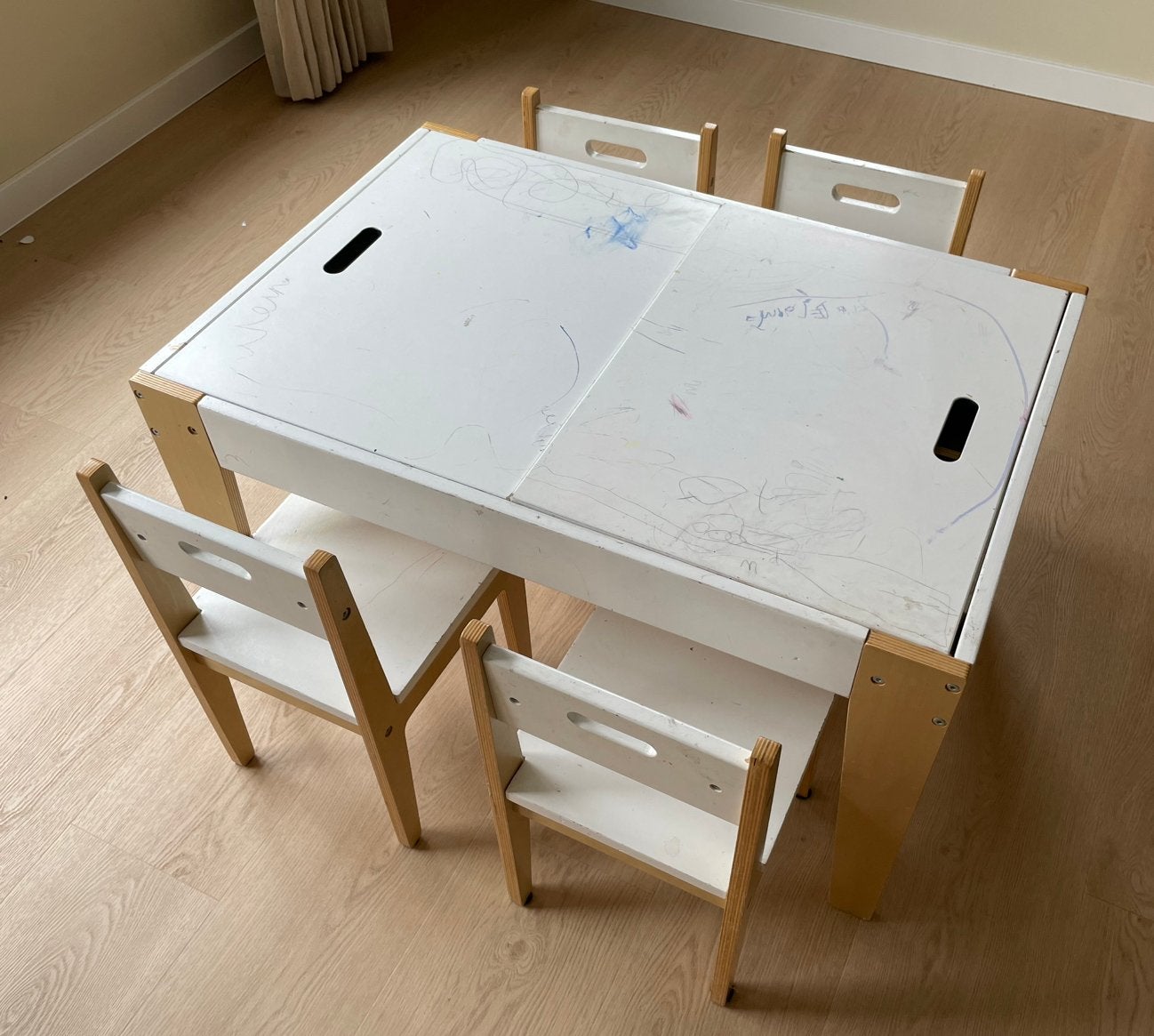 Kindertafel met 4 stoelen, Ophalen, Gebruikt, Tafel(s) en Stoel(en)