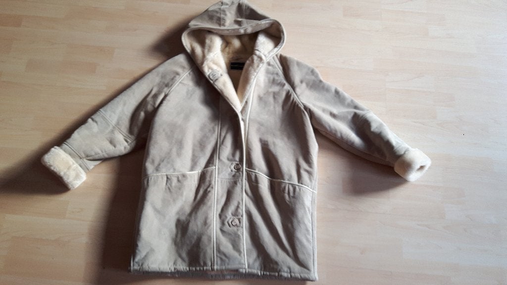 Prachtige warme beige suede jas - maat 46 - echt leer!, V&D, Verzenden, Beige, Maat 46/48 (XL) of groter