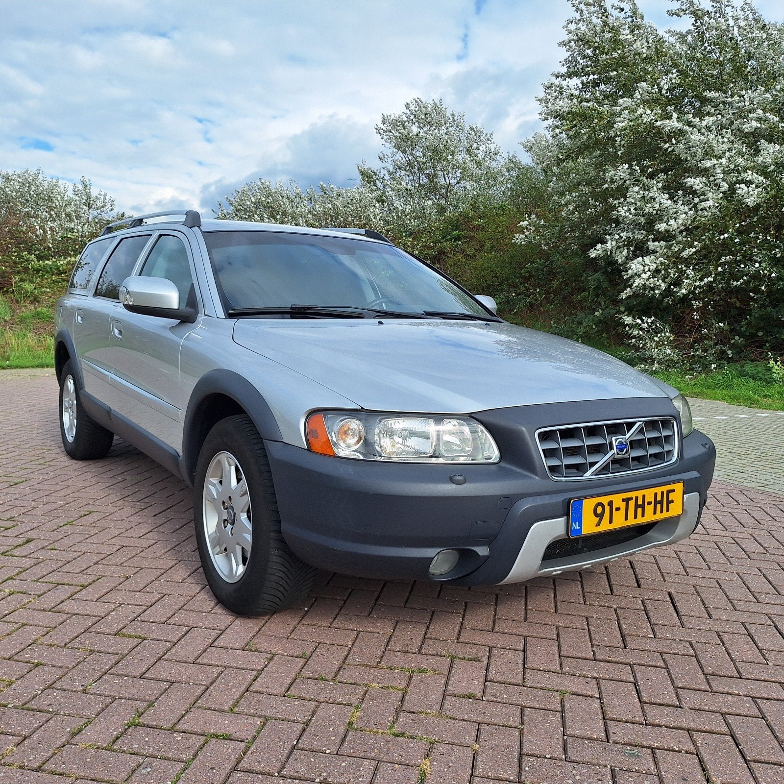 Zeer nette volvo xc70 2.5t cross country, Automaat, Zwart, Navigatiesysteem, XC70