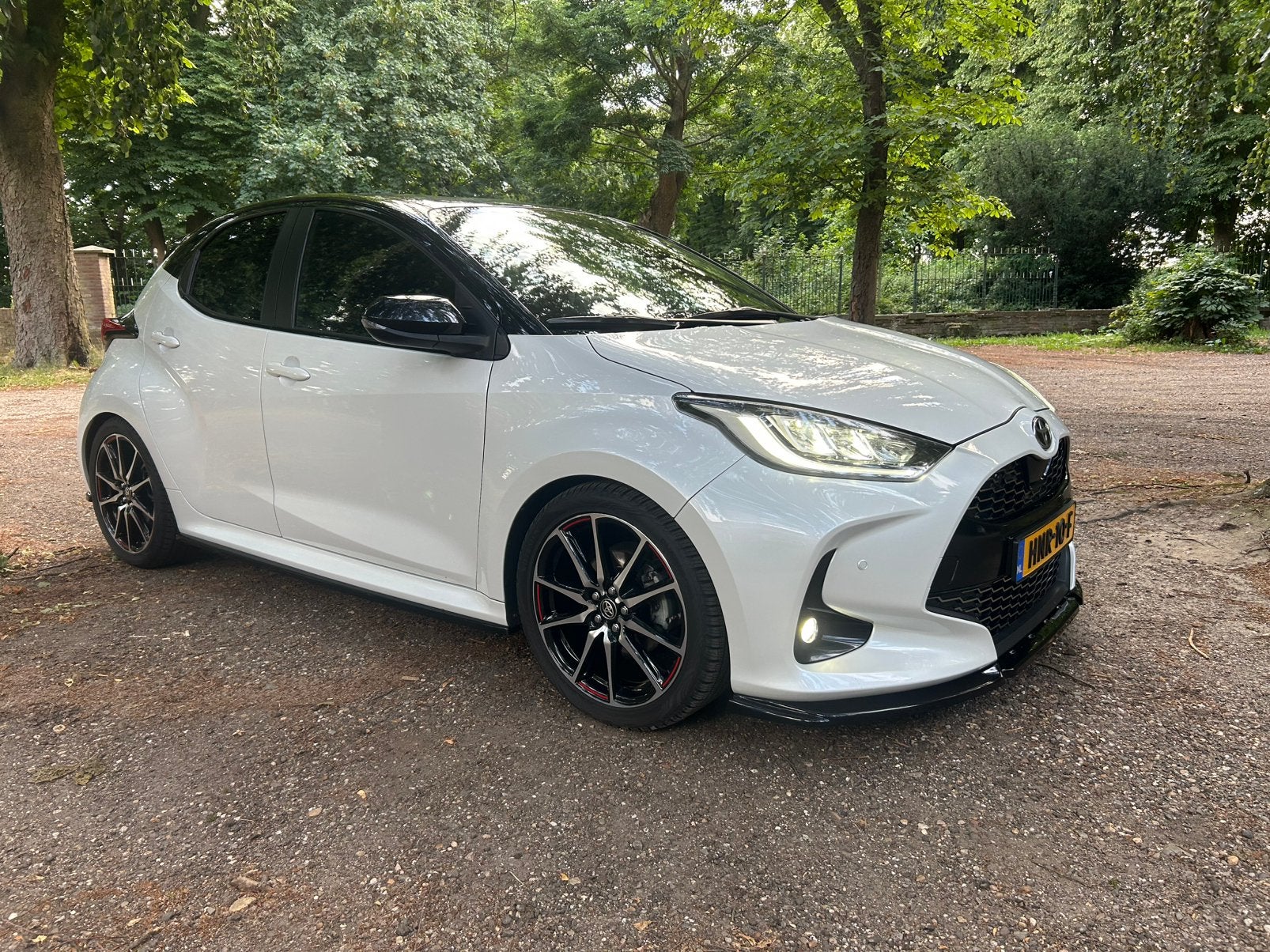 Toyota Yaris 1.5 Hybrid GR Sport Premium Pack 2023 JBL HUD, 450 kg, 450 kg, Wit, 1490 cc