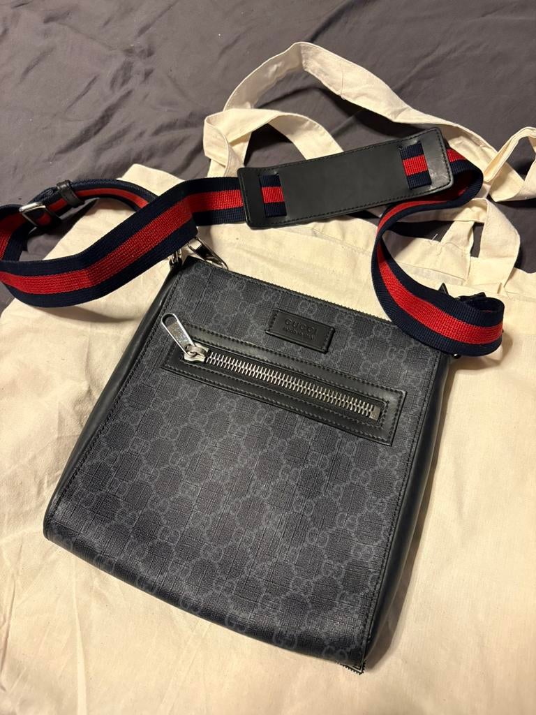 Gucci messenger bag, Sieraden, Tassen en Uiterlijk, Tassen | Schoudertassen, Zo goed als nieuw, Zwart, Ophalen of Verzenden