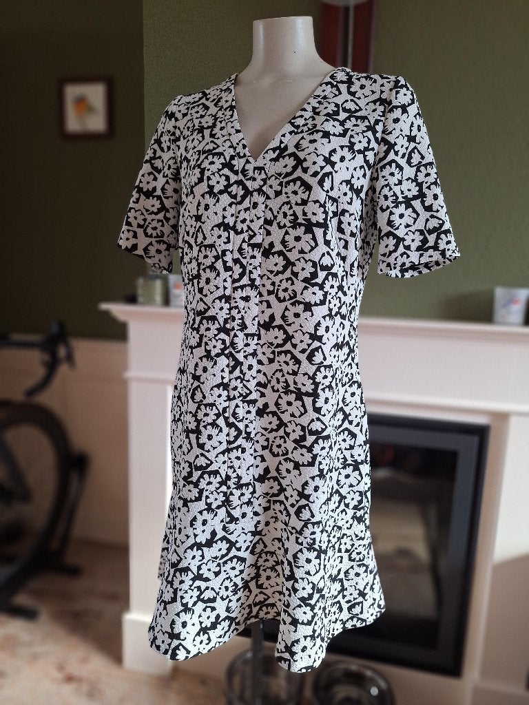 Caroline Biss wit zwarte bloemen jurk mt 40, Maat 38/40 (M), Verzenden, Wit, Zo goed als nieuw