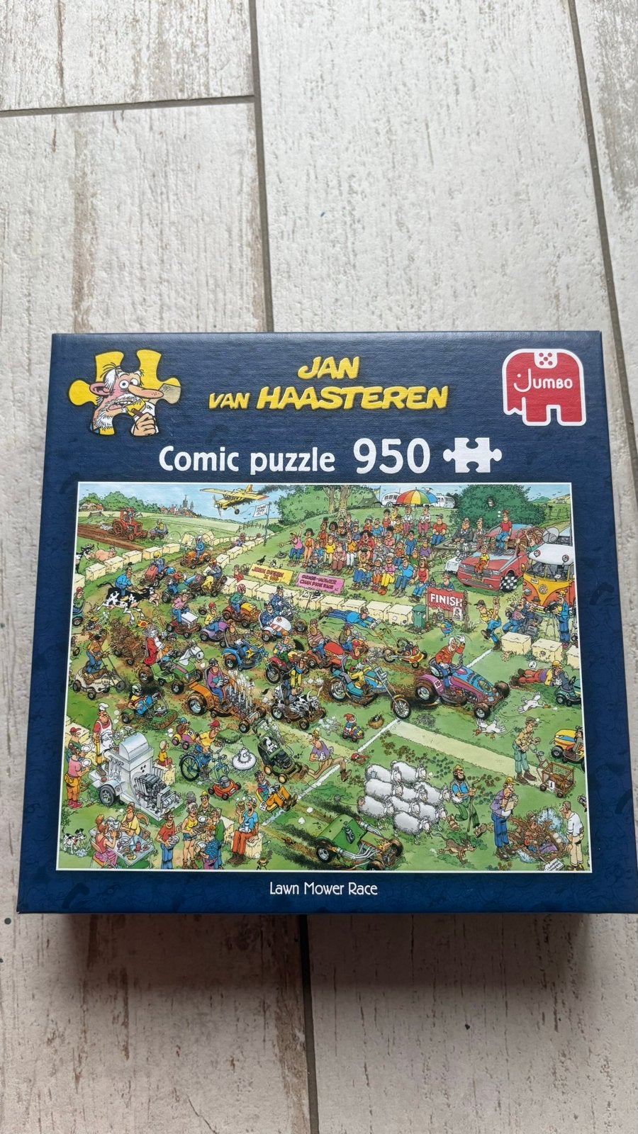 Jan van Haasteren Comic Puzzel - Lawn Mower Race 950 stukjes, Ophalen of Verzenden, 500 t/m 1500 stukjes, Zo goed als nieuw, Legpuzzel